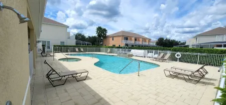 Cozy 3-bedroom townhome in welcoming Clermont with AC, WiFi