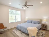 New  3BR/3.5BA condo 1.2 miles from MSU and 1.9 miles from the Cotton District! 斯塔克維爾住宿飯店