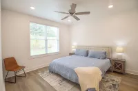 New  3BR/3.5BA condo 1.2 miles from MSU and 1.9 miles from the Cotton District!