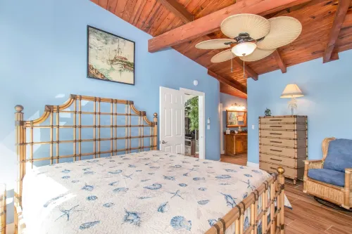 Oceanfront Home With Large Private Deck with boat dockage