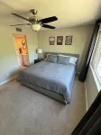 Walking distance to MIll Ave, Tempe Beach Park, Sun Devil Stadium, ASU. UPDATED! - Homestays