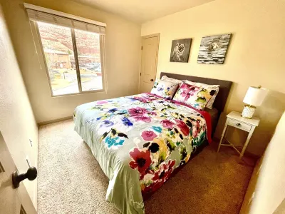 Work/Vacation Townhouse #4 - 3 bdrm 2.5 Bath