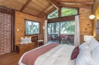 Lloyd's Lookout - Spacious 2 Bed Retreat with Stunning Bay Views