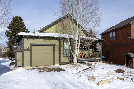 Perfect Mountain Family Getaway with Hot Tub & Fire Pit - Ski, Bike, Fish, Golf!