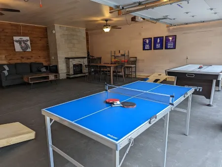 La Bellota Cabin - Secluded, Hot Tub, Sauna, Game Room, Massage Chair