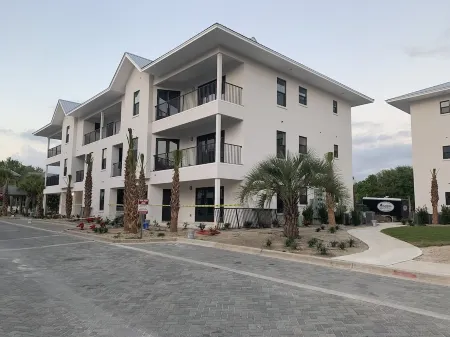 Walk To The Beach-100 -140 yard  of Beach Access 30-A Santa Rosa  Special Offer