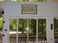 Lower Paradise Log Cabin in Moose Pass Hoteles en Moose Pass