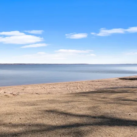 Remodeled Lake Texoma Beach Themed House Walking Distance to Neighborhood Beach
