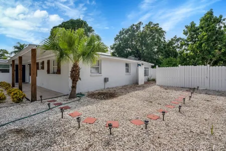 Tampa's Hidden Gem - 1BR/1BA Guest Suite