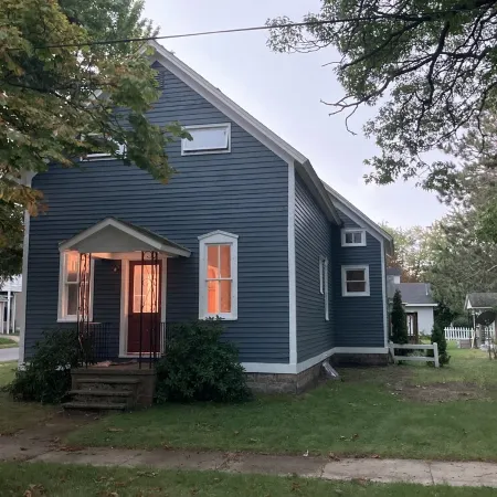 Beautiful 4-Bedroom Home • Walk to Beach, Riverwalk & Downtown