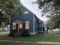 Beautiful 4-Bedroom Home • Walk to Beach, Riverwalk & Downtown - Wi-Fi