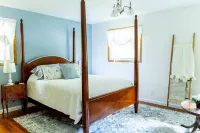 Sunset Cottage:  Spacious Vacation Home with Game Room Hotel a East Mead Township