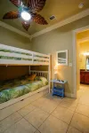 Lovely 2-bedroom unit with a pool & workspace