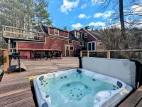 Sprawling Riverbend Farmhouse Close to Mountains with Hot Tub Hotel a Andover