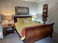 Adorable cottage w/ ocean views, redwoods, and a hot tub. Pets OK!