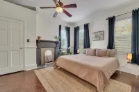 Tranquil Haven by Forsyth7 minutes walk to Forsyth Park w/ deck and pool!!