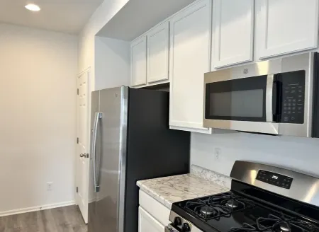 Cozy 2-bedroom townhome near DEN Airport pet friendly.