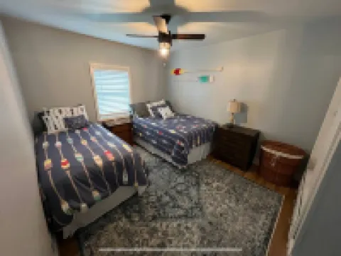 Waterfront Lake House, Kayaks and Large Yard