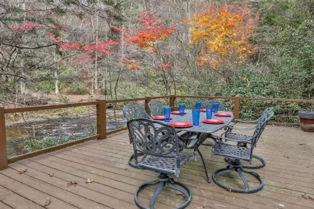 Trout Tales Riverfront Lodge-Hot Tub,Pet Friendly,Game Room,Firepit,Decks Galore