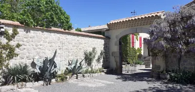 Gîte la FENIERE in stone farmhouse, nature and calm, heated swimming pool