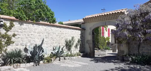 Gîte la FENIERE in stone farmhouse, nature and calm, heated swimming pool