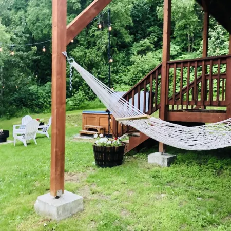 Hot tub! Retreat for large or small groups. Sleeps 16! View Auoras and Denali!