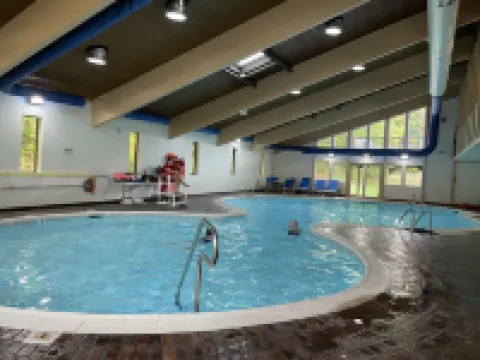 A Perfect Getaway: Hot Tub ~ Pinball ~Game Room ~ Pet Friendly ~ Remote Office