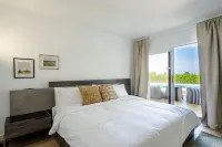 Spacious Studio City Home: Pool, Jacuzzi, Valley Views, Near Universal