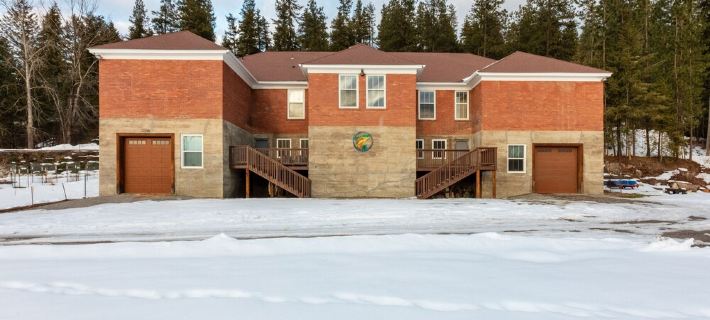 Historic High School - Stays and events close to skiing, golf, fishing, hunting! Hotels in Shoshone County