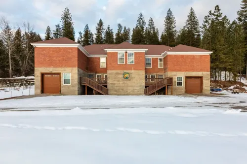 Historic High School - Stays and events close to skiing, golf, fishing, hunting!