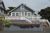 Charming Cozy Cottage w/ OceanView! Steps to Beach!!! W/ 2 large decks and WiFi!