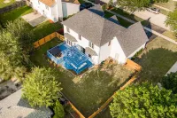 Cosmos Stays, Open Space, Jacuzzi, King Beds, Hot Tub, Serene, Spacious