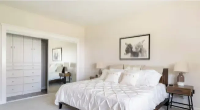 Beautiful 2-bedroom home with stunning viewsSleeps 4 - 2 Bedrooms - 1 Bath