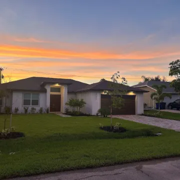 NEW Coastal Paradise GEM!! Spacious 4BR, 3 Full Baths w/Pool!! PET FRIENDLY!!!