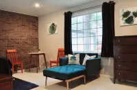 Peaceful Poolside Guesthouse just off I75