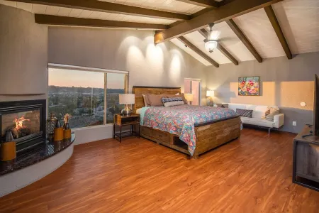 Zen Hilltop Resort: Heated Infinity Pool, Spa, 360° SoCal Views