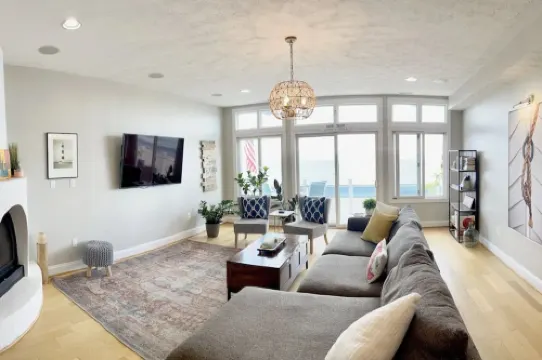 Bayfront Home w/Hot Tub