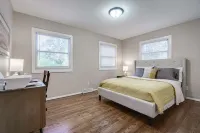 6 Br Family and Friends Retreat- Pool, Theatre, Walk to Notre Dame & Restaurants