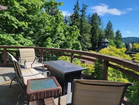 Vintage Poulsbo Apartment