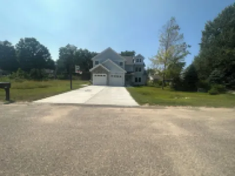 6-bedroom vacation home just a 5-minute walk to Lake Michigan 卡斯科酒店