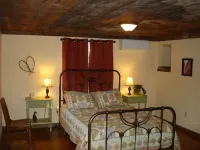 Servants' Cottage on 600 Acre Working Horse/Cattle Estate