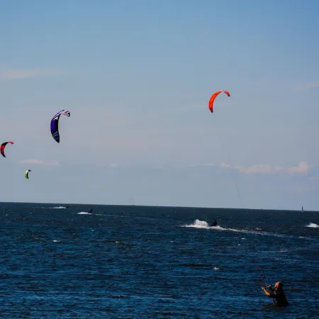 EAST WIND is lovely SOUND FRONT home in the mecca for windsurfing on HI