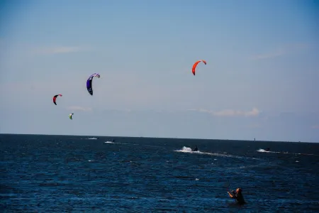 EAST WIND is lovely SOUND FRONT home in the mecca for windsurfing on HI