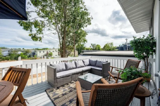 The Loft  – Stylish Walkable Egg Harbor Retreat, Pet-Friendly Stay