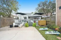 Updated Historic Home Walk to Beach- Pet Friendly!