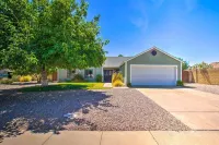 New AZ Oasis, Fire Pit, Yard, Grill, & Hot Tub! - 4-Star