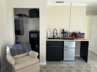 Heated Pool - Backyard Privacy- Camping in the Suburbs- 25 min. to the beach Hotels in North Port