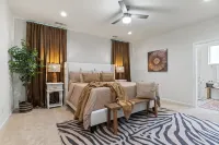 New 2024 Luxe Rockwall Retreat Minutes to Lakes, Downtown & Shops!