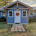 Private Cottage right on Possum Kingdom Lake on west side with dock