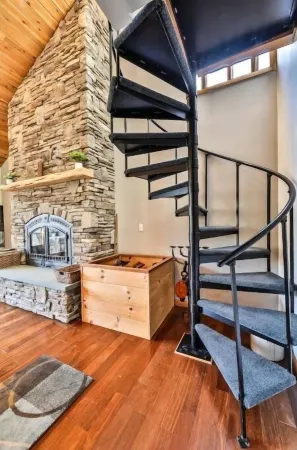 Mountain house w/ stunning views & gourmet kitchen 7 mi to Windham 9 to Hunter